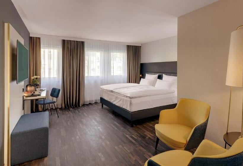 חדר סופריור, The Yard Bad Honnef