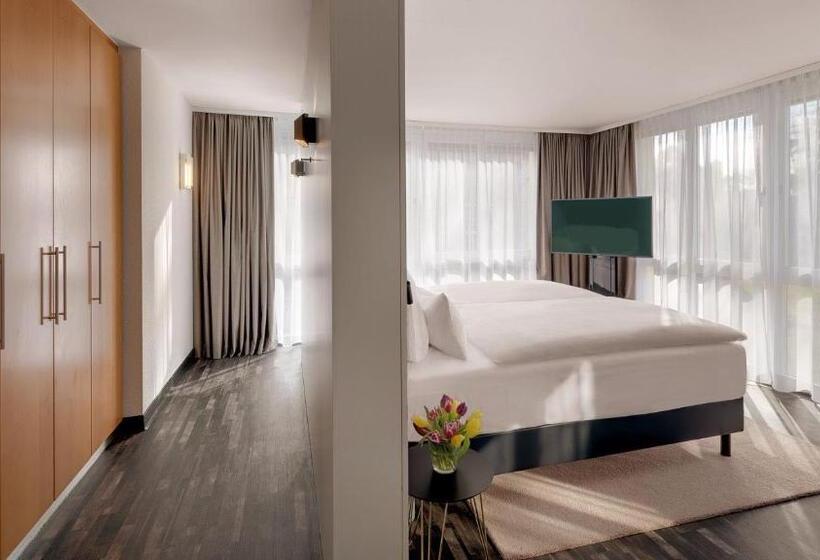 סוויטת ג'וניור, The Yard Bad Honnef