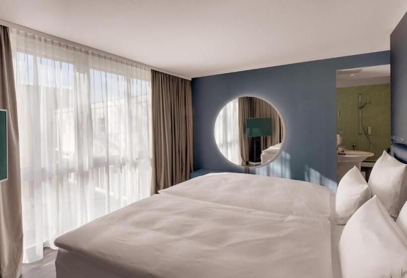 סוויטת ג'וניור, The Yard Bad Honnef