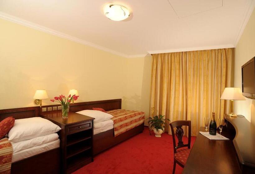 חדר משפחתי, U Krále