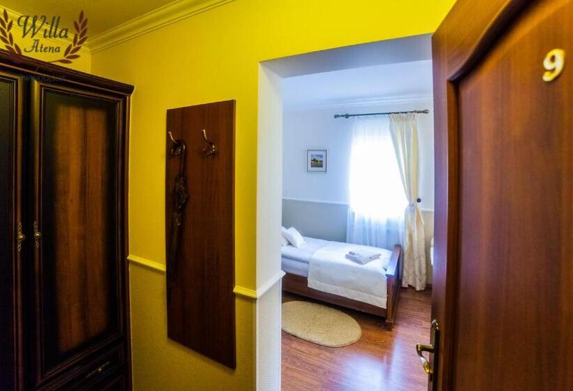 标准单人间, Willa Atena