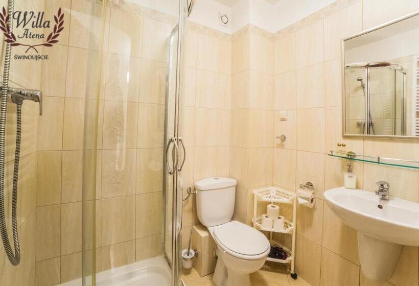 标准三人间, Willa Atena