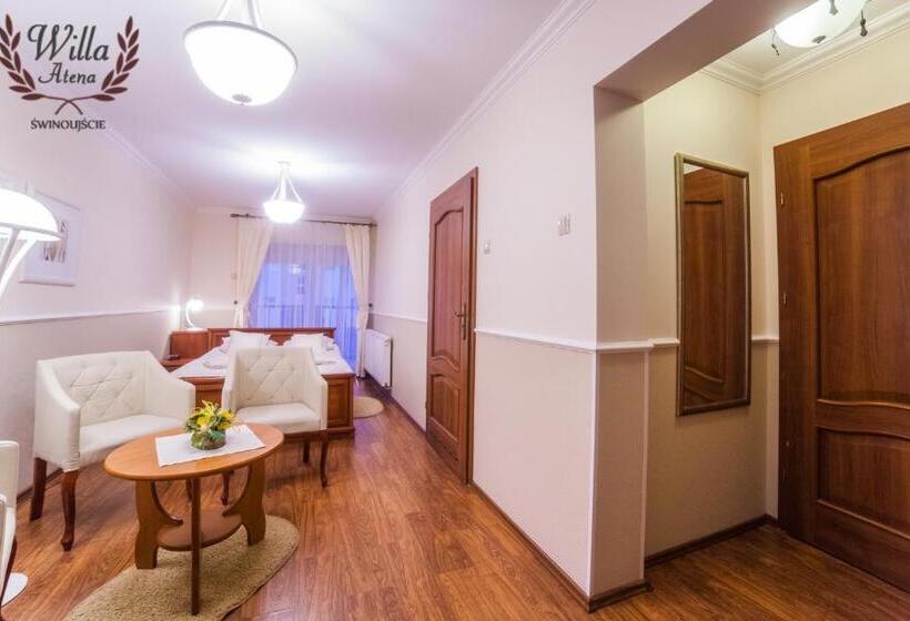 标准三人间, Willa Atena