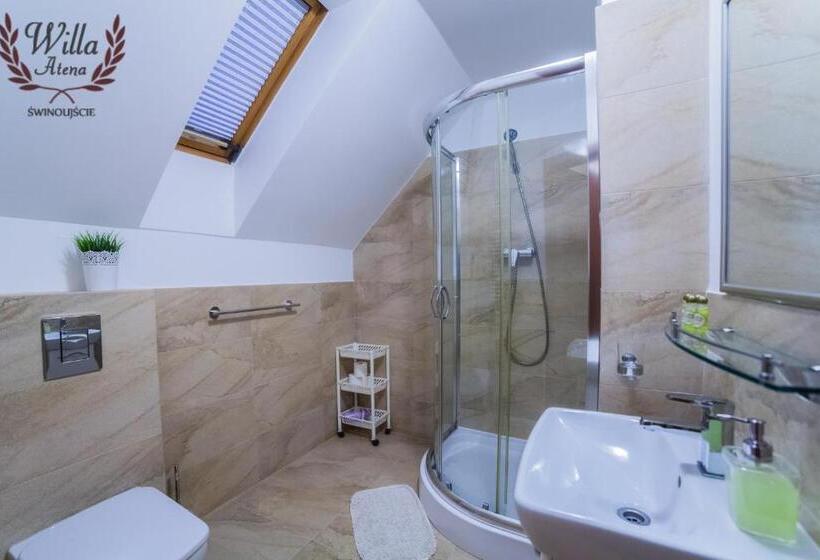 标准三人间, Willa Atena