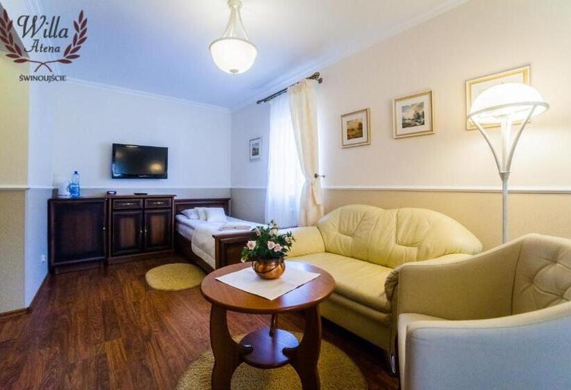 标准三人间, Willa Atena