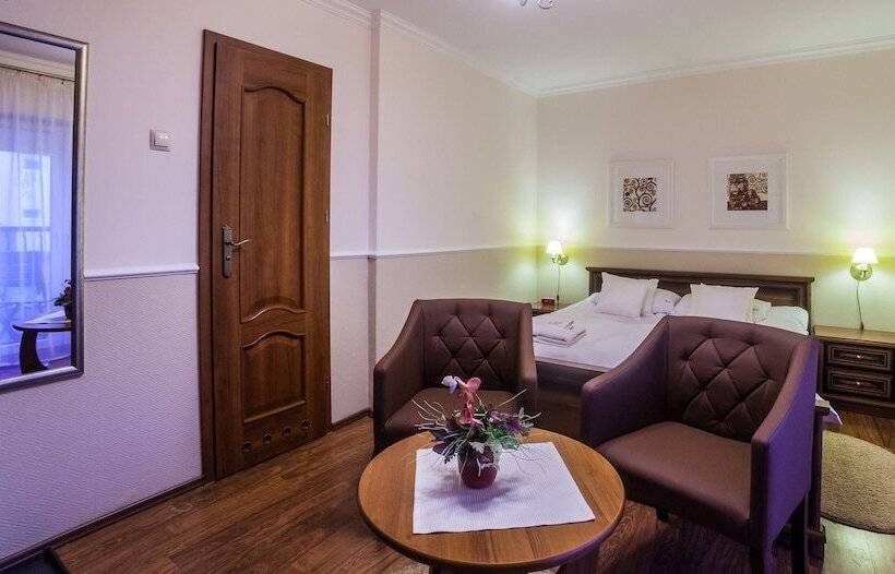 标准间, Willa Atena