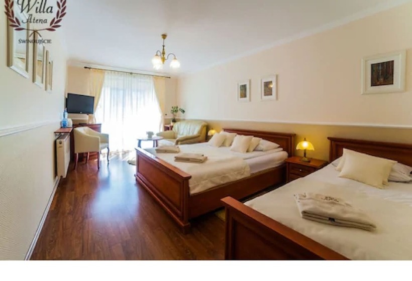 标准三人间, Willa Atena