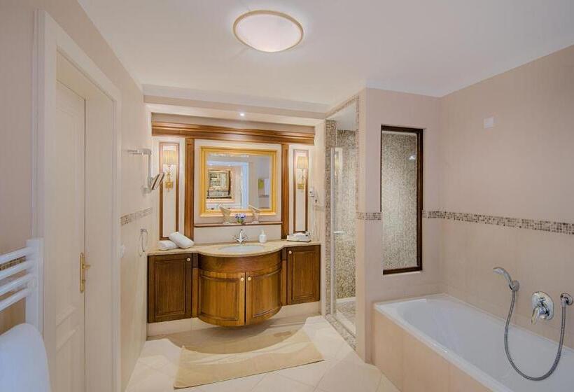 اتاق استاندارد یک نفره, Majestic Hotel & Spa Resort