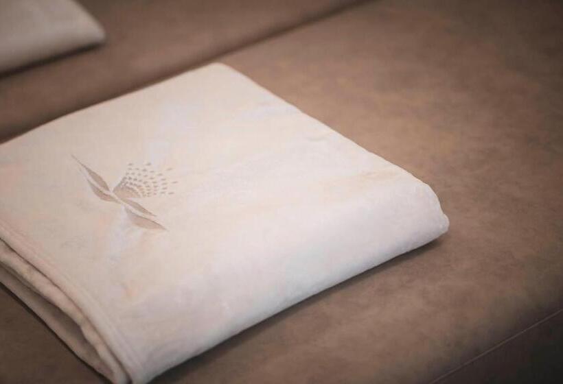 غرفة ديلوكس مزودة بشرفة, Majestic Hotel & Spa Resort