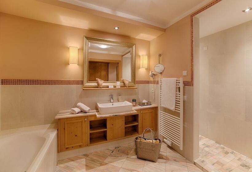 غرفة قياسية, Majestic Hotel & Spa Resort