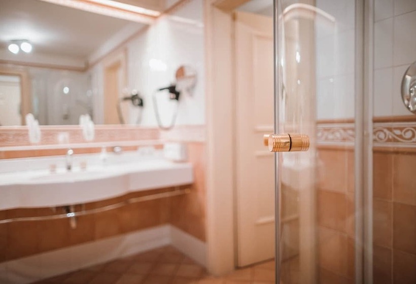 חדר סטנדרט עם מרפסת, Majestic Hotel & Spa Resort