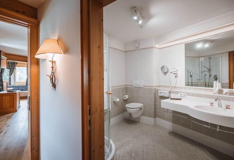 חדר סטנדרט לשלושה, Majestic Hotel & Spa Resort