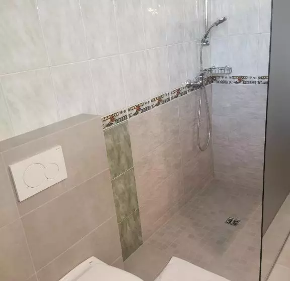 آپارتمان 1 خوابه, Rooms & Apartments Pr Matjon
