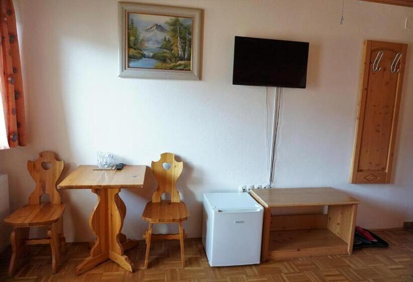 اتاق استاندارد سه نفره, Rooms & Apartments Pr Matjon