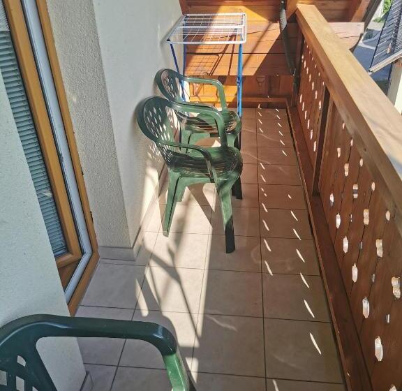 اتاق استاندارد سه نفره, Rooms & Apartments Pr Matjon