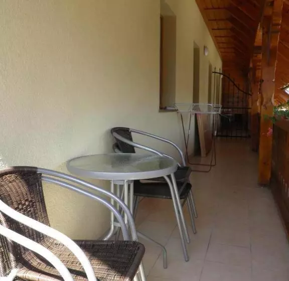 اتاق خانوادگی, Rooms & Apartments Pr Matjon
