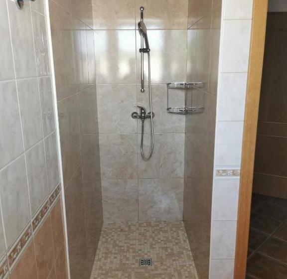 Economy Triple Room, Rooms & Apartments Pr Matjon
