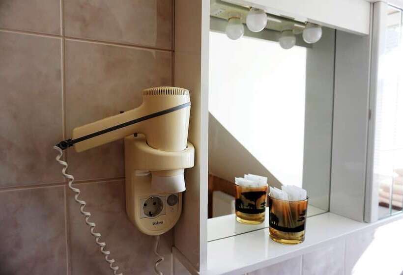 اتاق استاندارد سه نفره, Rooms & Apartments Pr Matjon