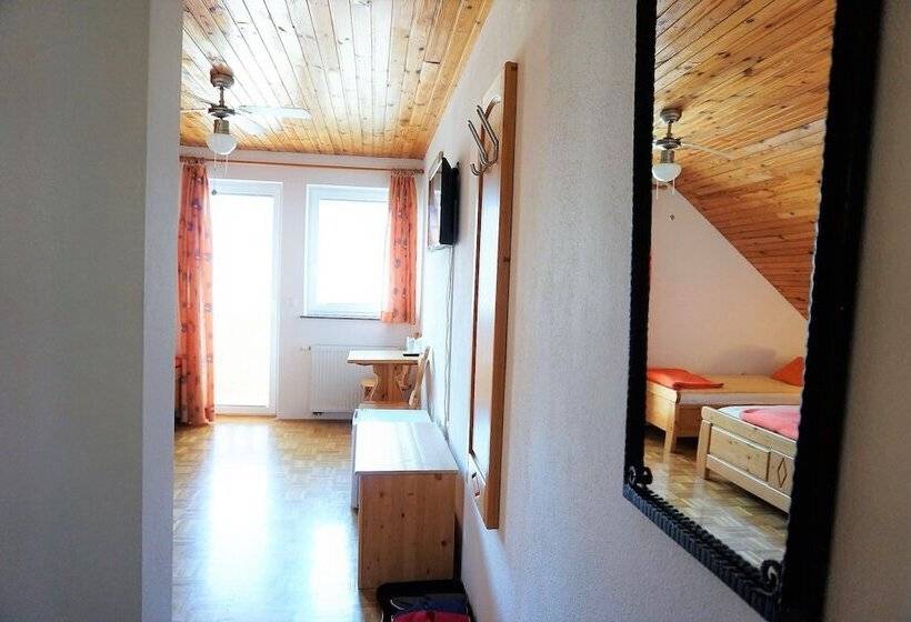 اتاق استاندارد سه نفره, Rooms & Apartments Pr Matjon