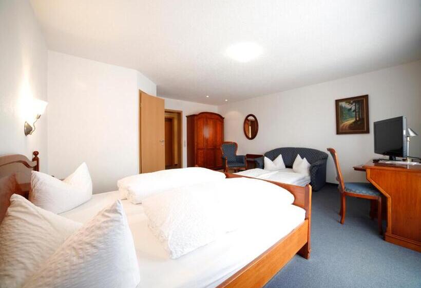 Quarto Triplo Standart, Rossle