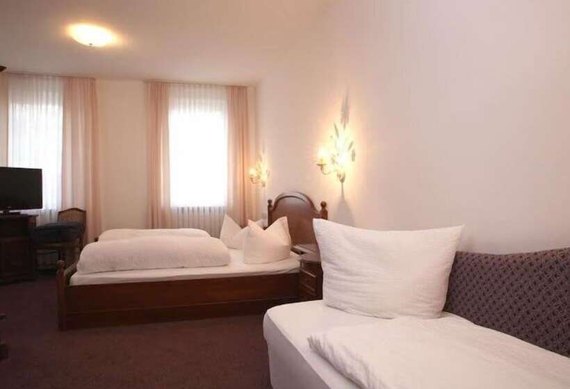 Quarto Triplo Standart, Rossle