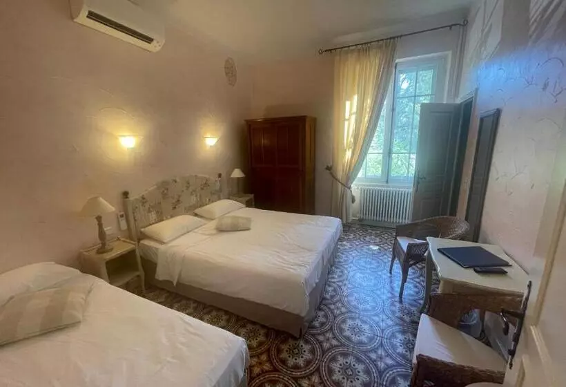 Comfort Kolmen Hengen Huone, Villa Provencale