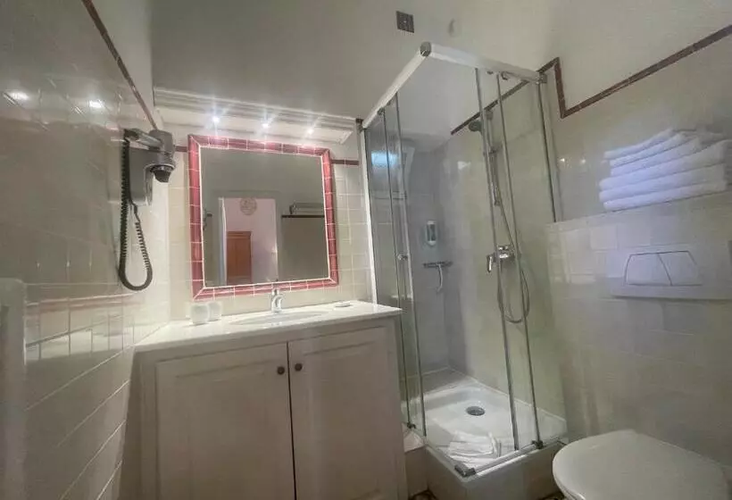 Comfort Kolmen Hengen Huone, Villa Provencale