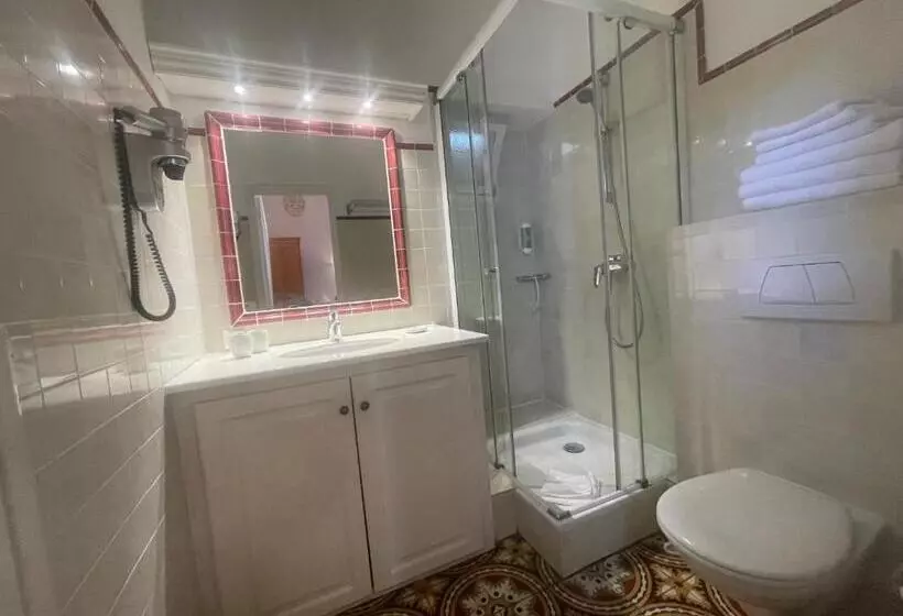 Comfort Kolmen Hengen Huone, Villa Provencale