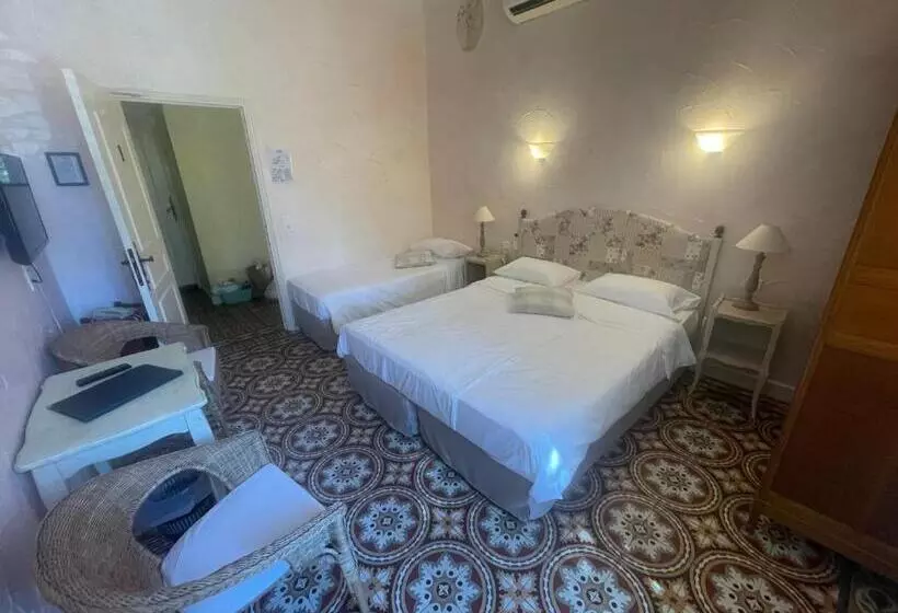 Comfort Kolmen Hengen Huone, Villa Provencale