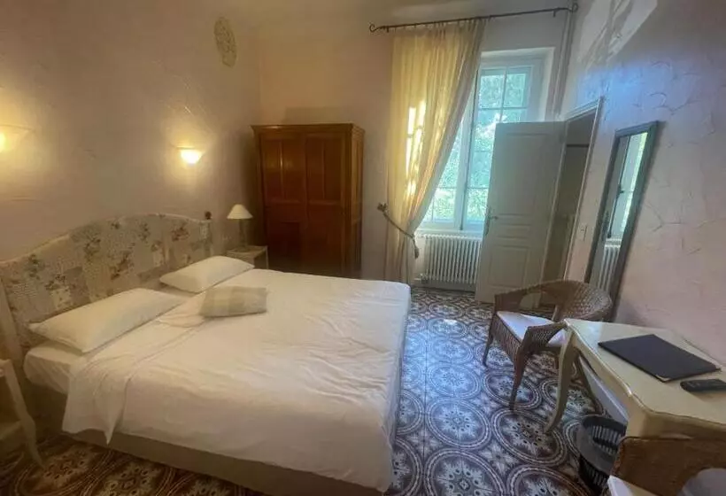 Comfort Kolmen Hengen Huone, Villa Provencale