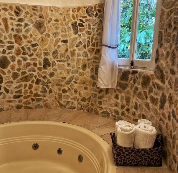 샬레, Avalon Hotel Campestre