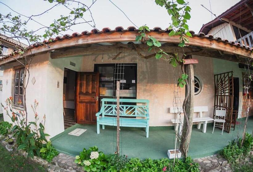 Családi Stúdió, Pousada Amaravida