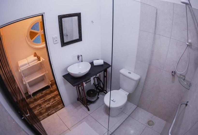 Családi Stúdió, Pousada Amaravida