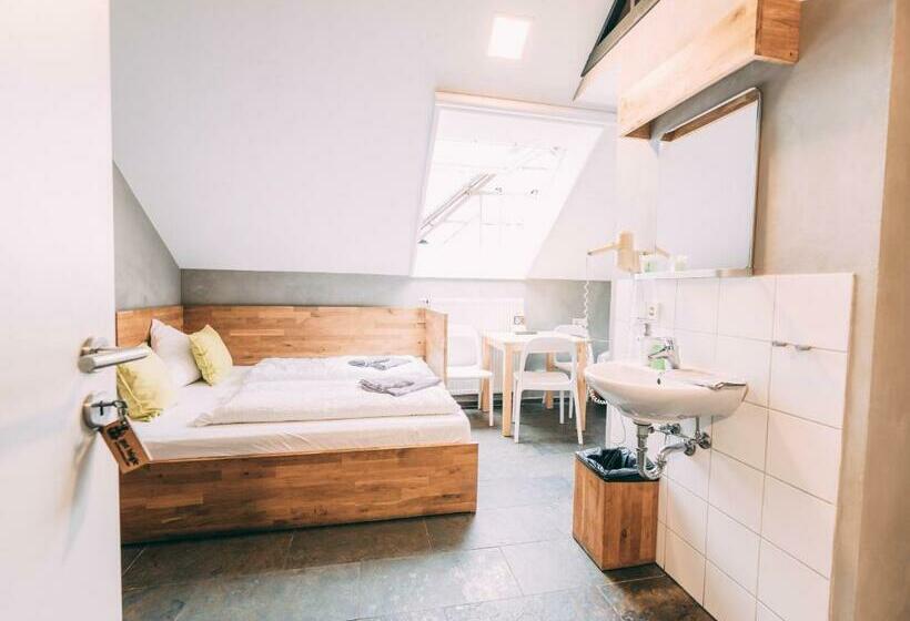 이코노미 룸, Gut Hügle Jugendzimmer