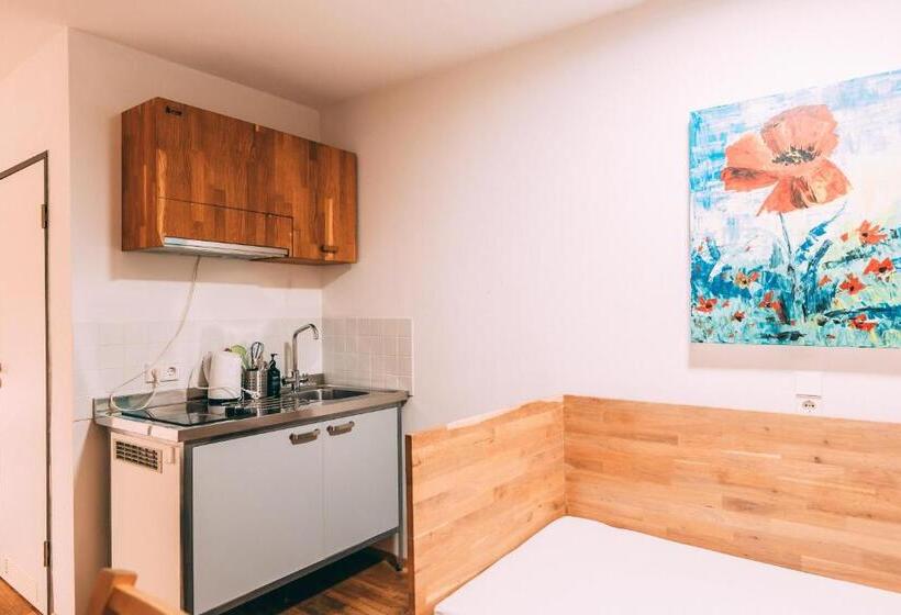 이코노미 스튜디오, Gut Hügle Jugendzimmer