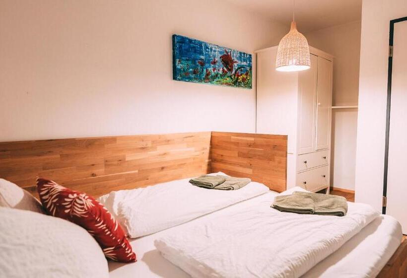 이코노미 스튜디오, Gut Hügle Jugendzimmer