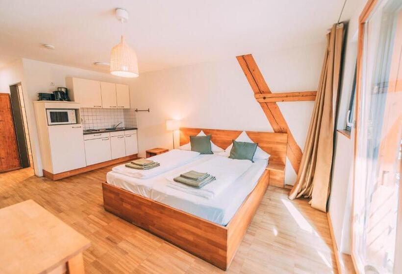 이코노미 스튜디오, Gut Hügle Jugendzimmer