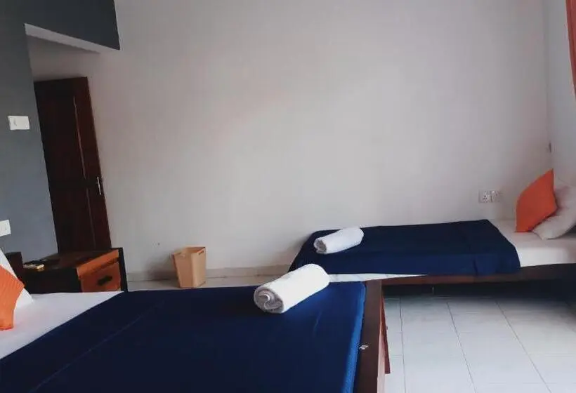 Deluxe Kolmen Hengen Huone, Andorra Tourist Resort Anuradhapura
