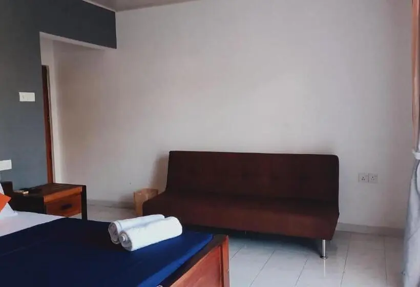 Deluxe Kolmen Hengen Huone, Andorra Tourist Resort Anuradhapura