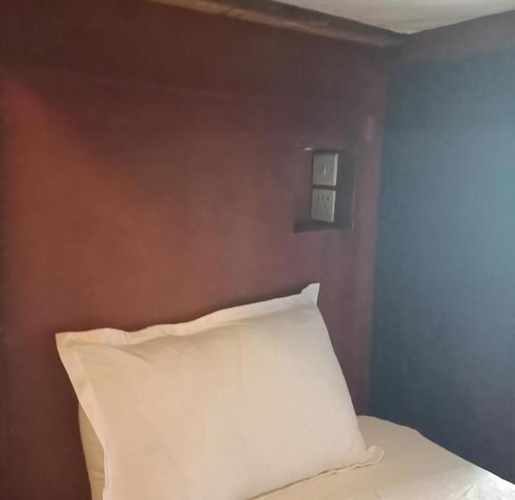 Кровать в Общей Комнате, Andorra Tourist Resort Anuradhapura