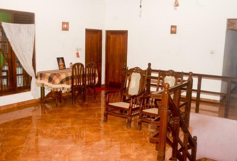 Apartamento 1 Dormitório com Sacada, Ceylon Casa