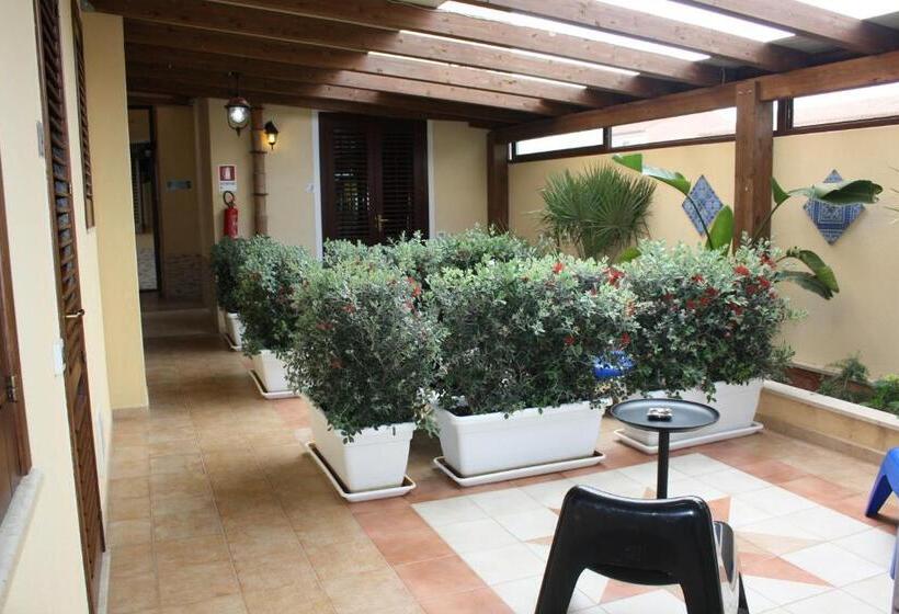 اتاق استاندارد اینتریور, Room And Breakfast Aloe