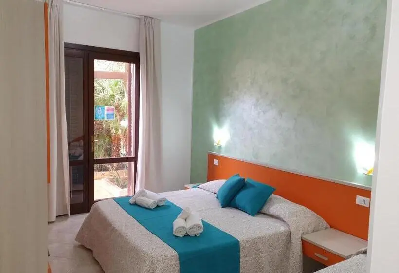 Standard Kolmen Hengen Huone Sisäpuolella, Room And Breakfast Aloe