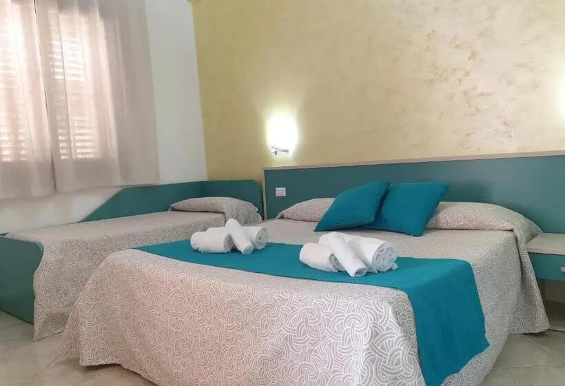 Standard Kolmen Hengen Huone Sisäpuolella, Room And Breakfast Aloe