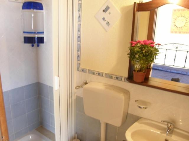 スタンダードスタジオ, Room And Breakfast Aloe