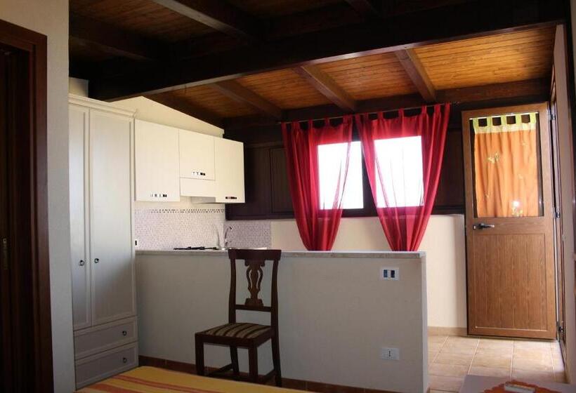 スタンダードスタジオ, Room And Breakfast Aloe