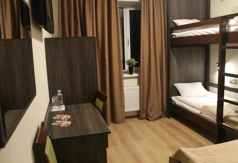 חדר סטנדרט לשלושה עם חדר אמבטיה משוף, Non Stop Economy