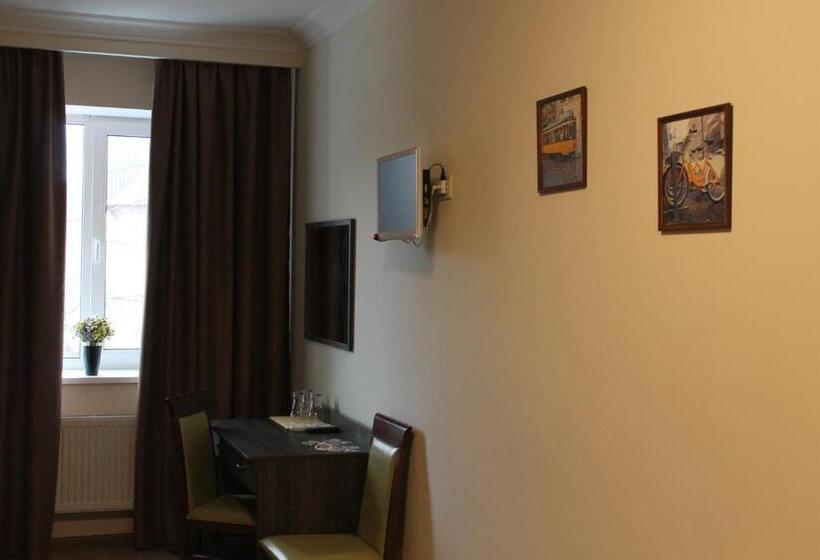 经济四人间 - 带共用浴室, Non Stop Economy