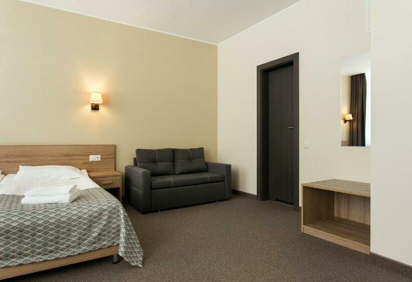 اتاق لوکس, Old Town Trio