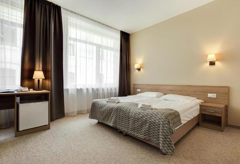 اتاق لوکس, Old Town Trio